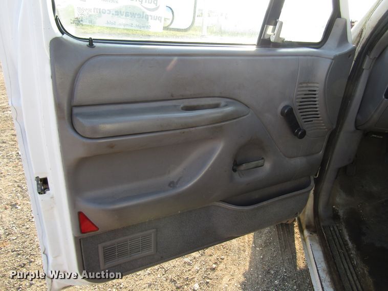 image for item DG8103 1997 Ford F450 Super Duty bucket truck