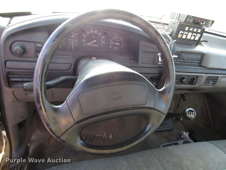 image for item DG8103 1997 Ford F450 Super Duty bucket truck