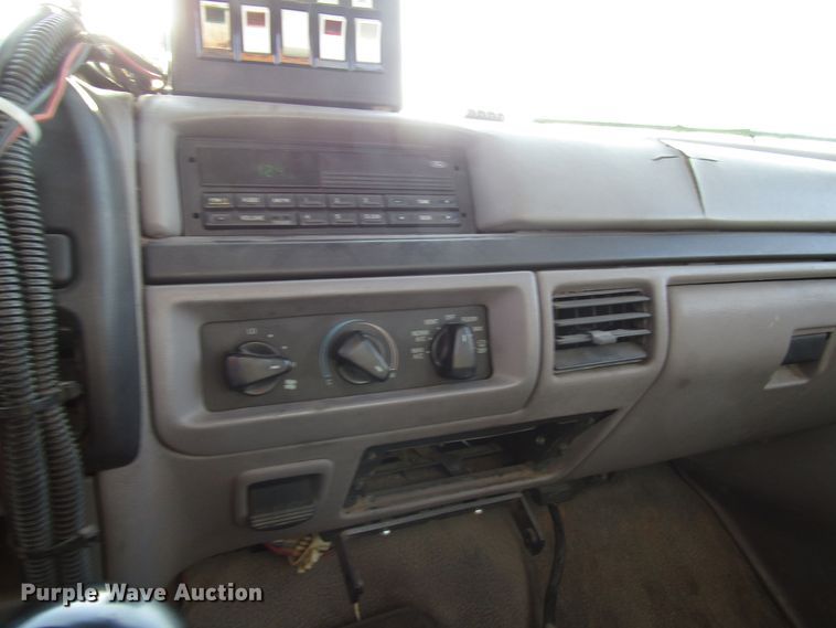 image for item DG8103 1997 Ford F450 Super Duty bucket truck