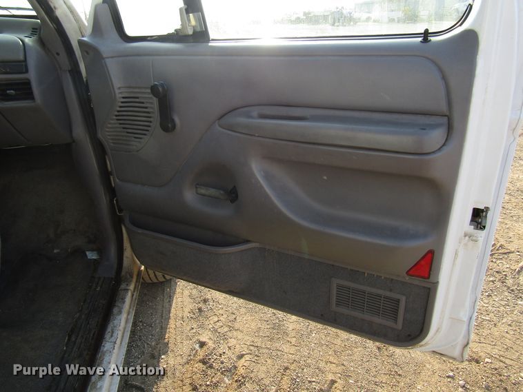 image for item DG8103 1997 Ford F450 Super Duty bucket truck