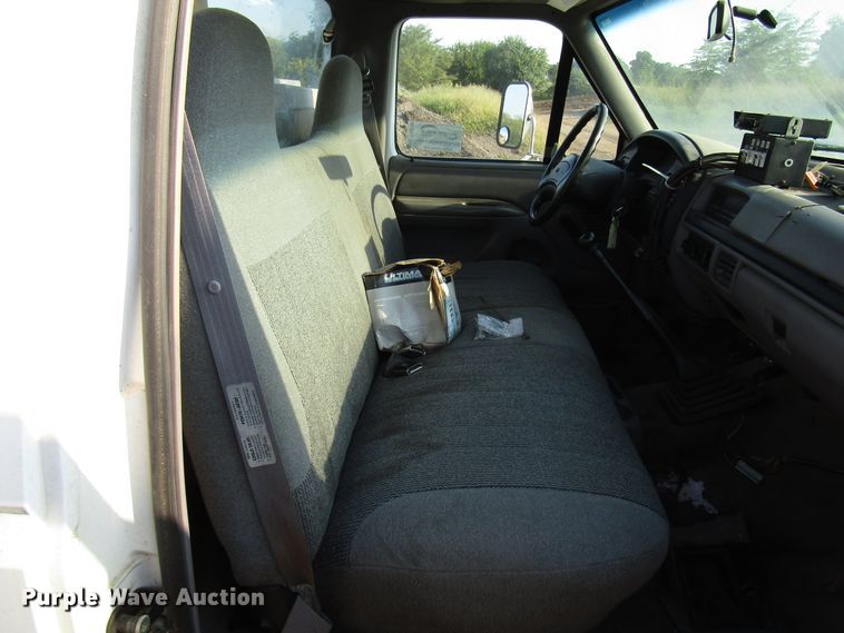 image for item DG8103 1997 Ford F450 Super Duty bucket truck