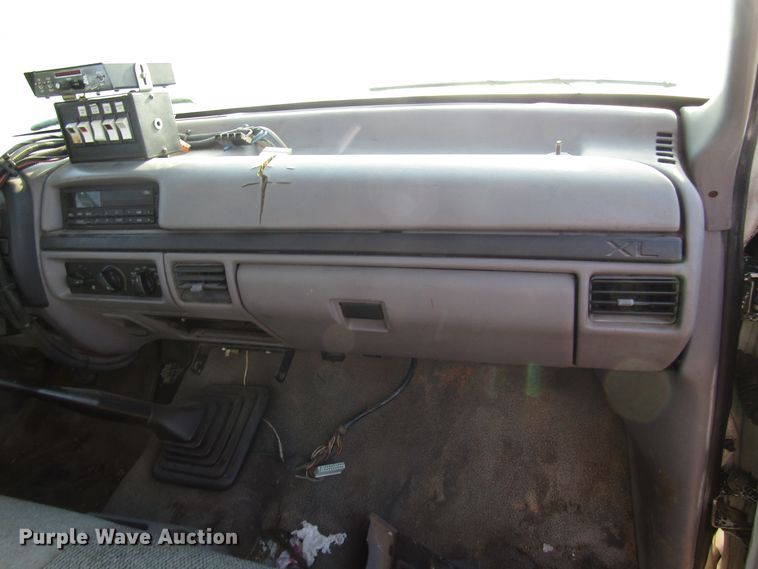 image for item DG8103 1997 Ford F450 Super Duty bucket truck