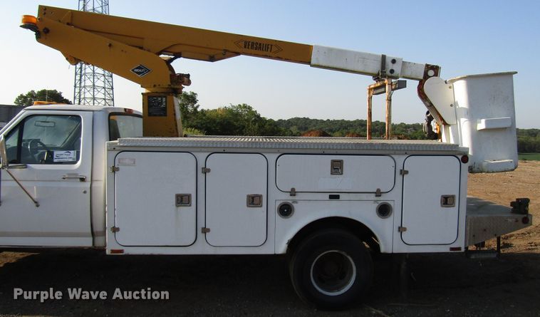 image for item DG8103 1997 Ford F450 Super Duty bucket truck
