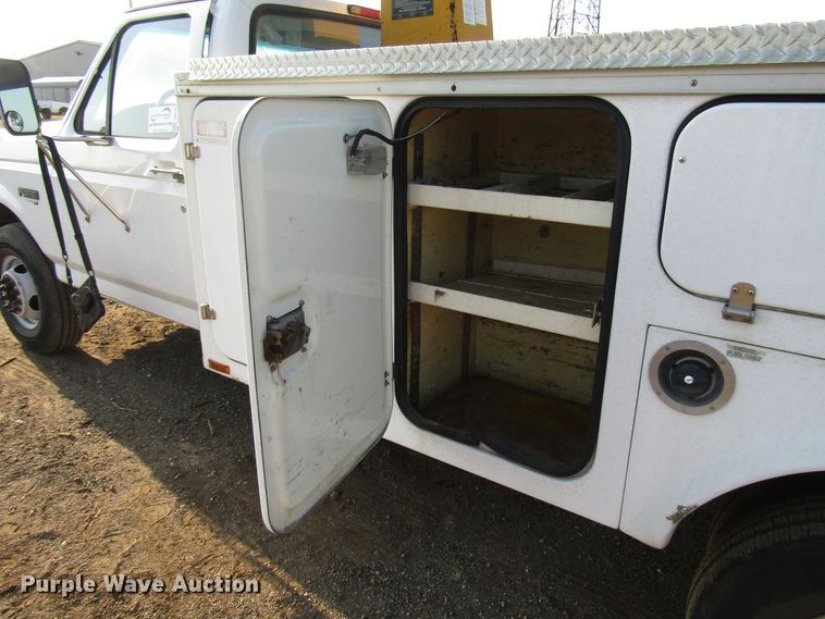 image for item DG8103 1997 Ford F450 Super Duty bucket truck
