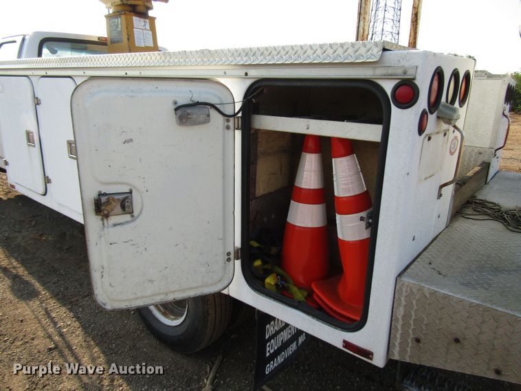 image for item DG8103 1997 Ford F450 Super Duty bucket truck