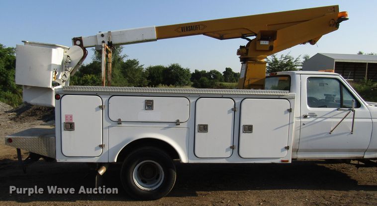 image for item DG8103 1997 Ford F450 Super Duty bucket truck
