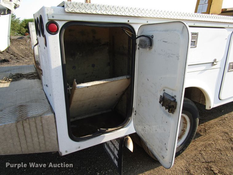 image for item DG8103 1997 Ford F450 Super Duty bucket truck