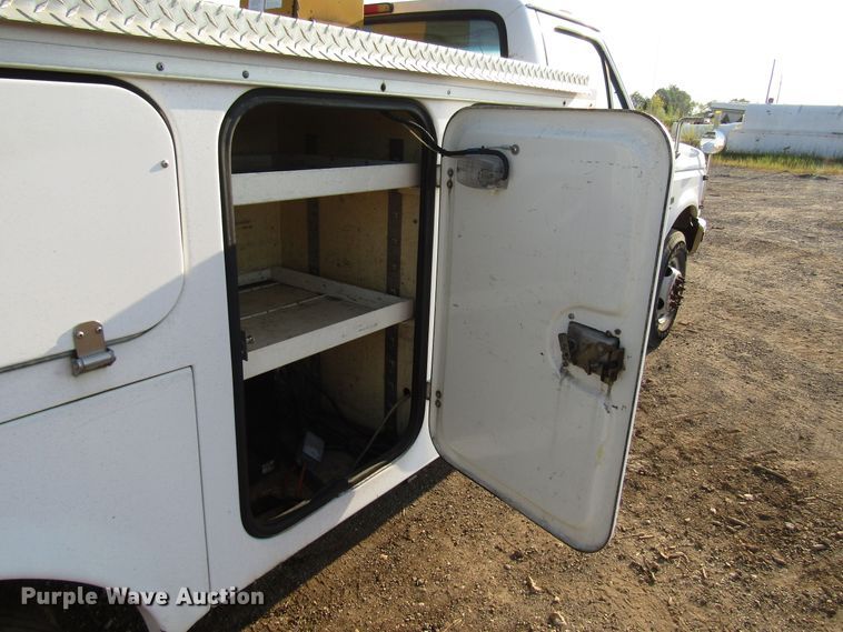 image for item DG8103 1997 Ford F450 Super Duty bucket truck
