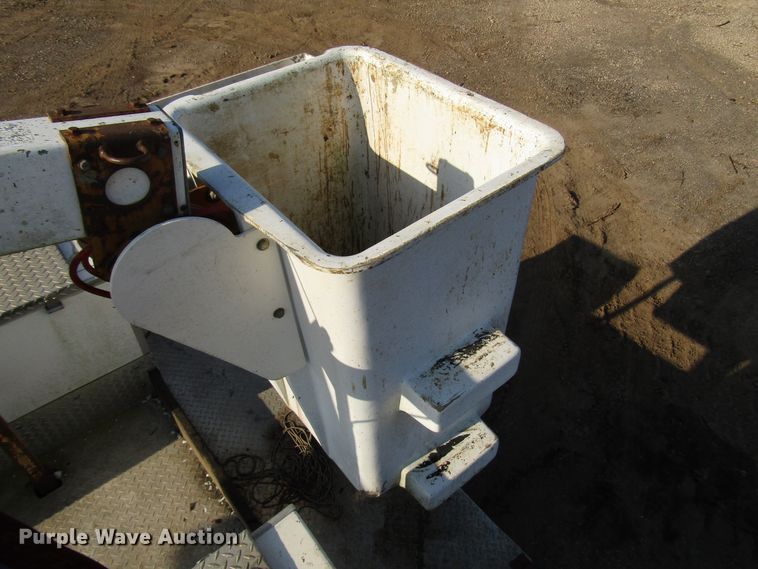 image for item DG8103 1997 Ford F450 Super Duty bucket truck