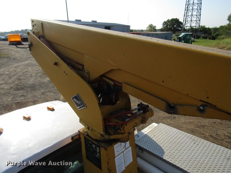 image for item DG8103 1997 Ford F450 Super Duty bucket truck