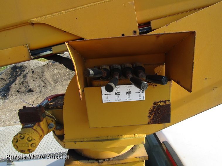 image for item DG8103 1997 Ford F450 Super Duty bucket truck