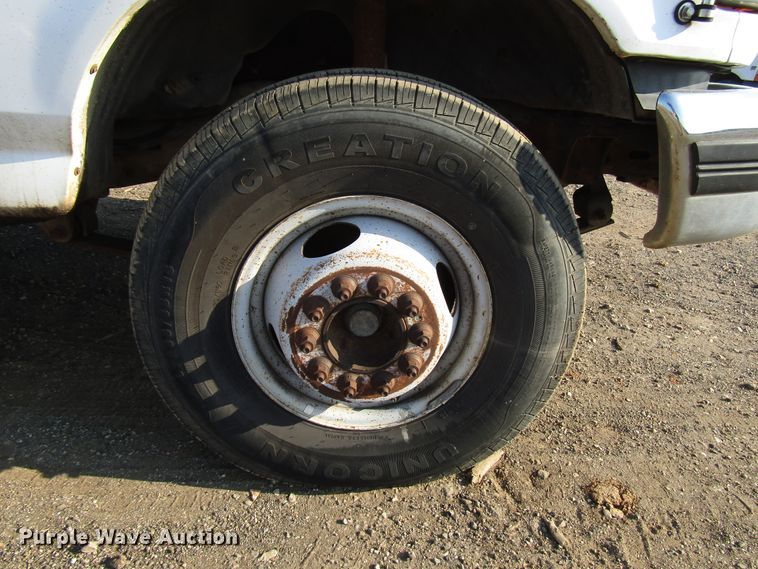 image for item DG8103 1997 Ford F450 Super Duty bucket truck