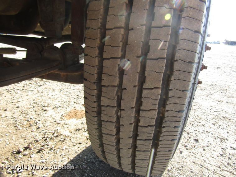 image for item DG8103 1997 Ford F450 Super Duty bucket truck