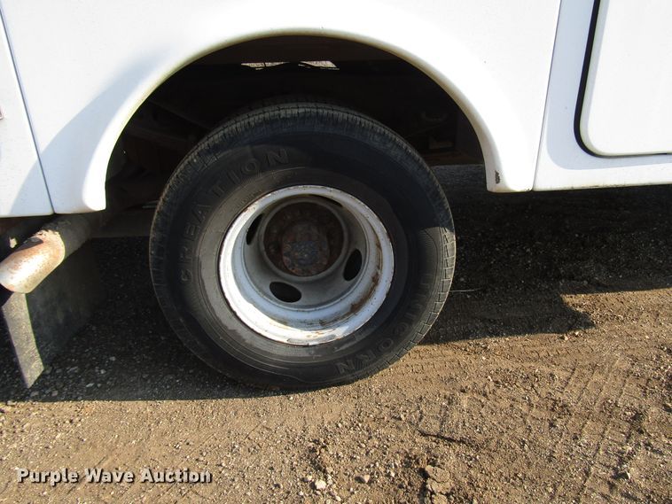 image for item DG8103 1997 Ford F450 Super Duty bucket truck