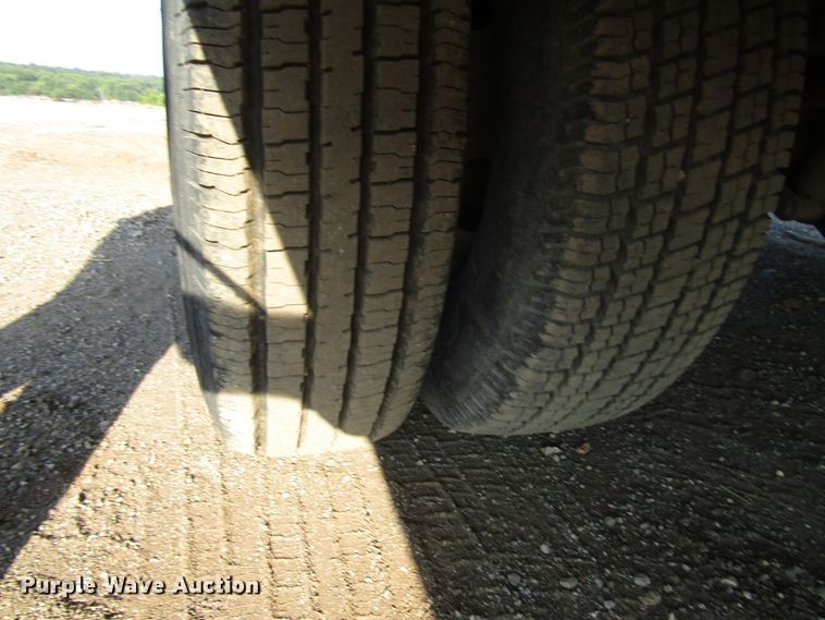 image for item DG8103 1997 Ford F450 Super Duty bucket truck