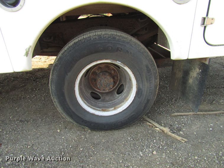 image for item DG8103 1997 Ford F450 Super Duty bucket truck