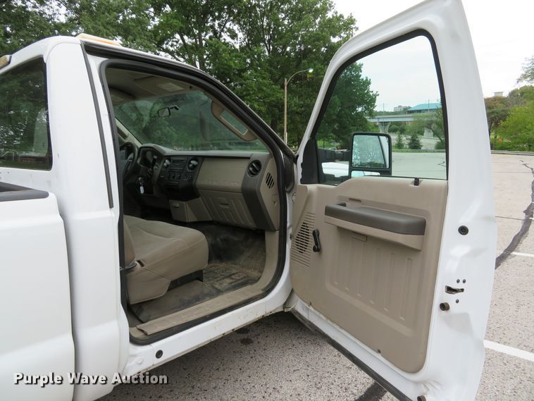 image for item DH1547 2009 Ford F250 Super Duty XL pickup truck