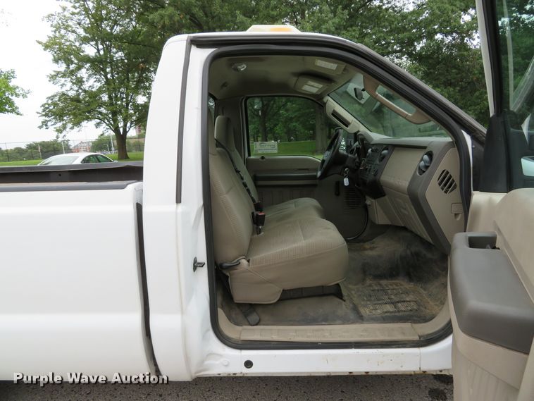 image for item DH1547 2009 Ford F250 Super Duty XL pickup truck