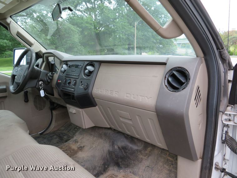 image for item DH1547 2009 Ford F250 Super Duty XL pickup truck