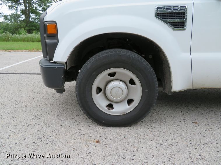 image for item DH1547 2009 Ford F250 Super Duty XL pickup truck