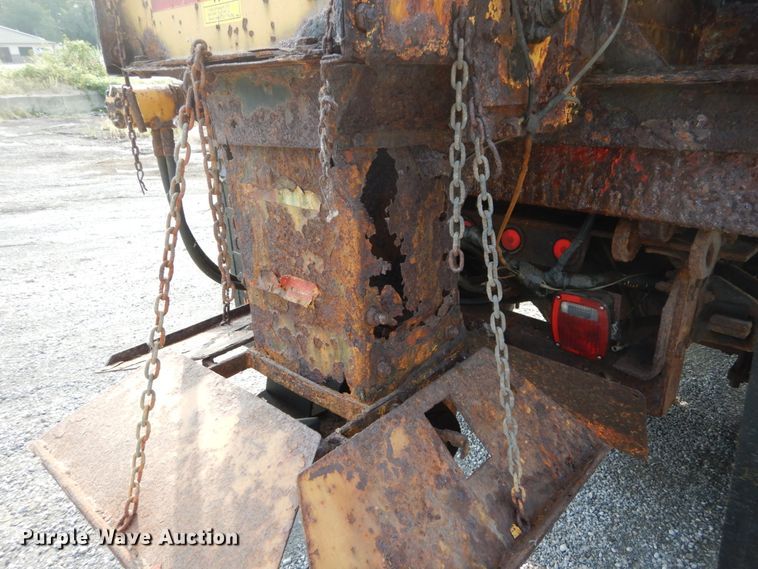 image for item DH2051 2002 Freightliner FL70 dump truck