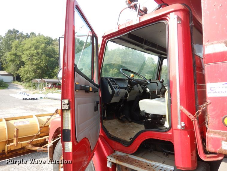 image for item DH2051 2002 Freightliner FL70 dump truck