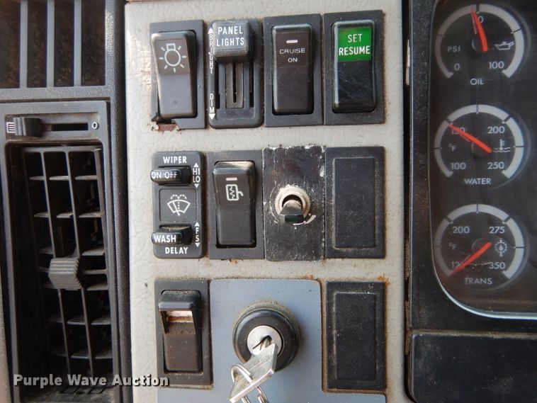 image for item DH2051 2002 Freightliner FL70 dump truck