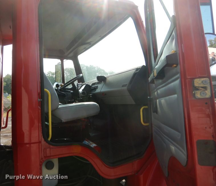 image for item DH2051 2002 Freightliner FL70 dump truck