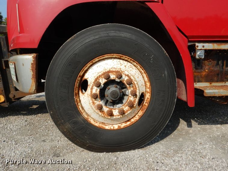 image for item DH2051 2002 Freightliner FL70 dump truck