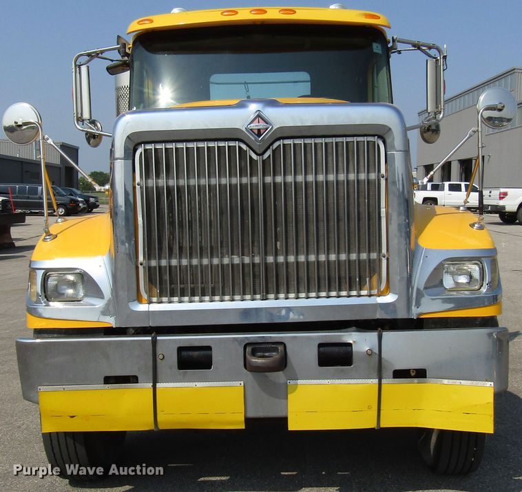 image for item DH2557 2006 International 5900i semi truck