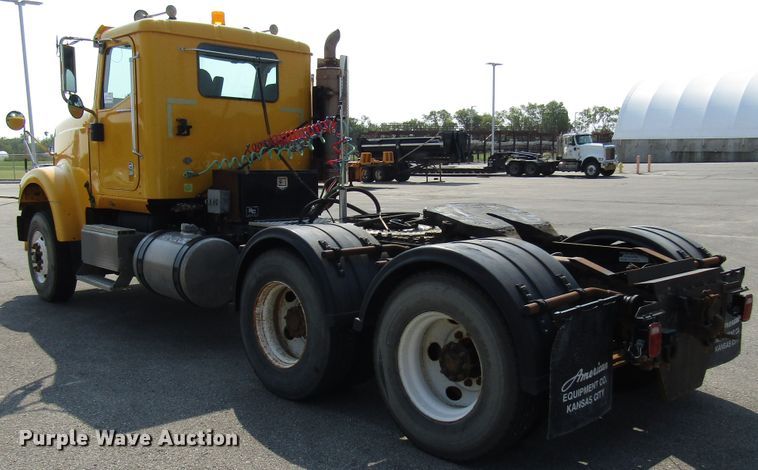 image for item DH2557 2006 International 5900i semi truck