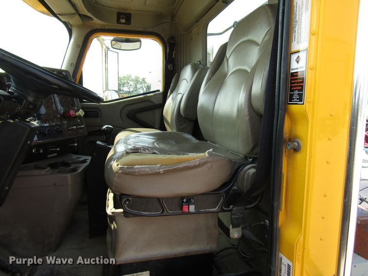 image for item DH2557 2006 International 5900i semi truck