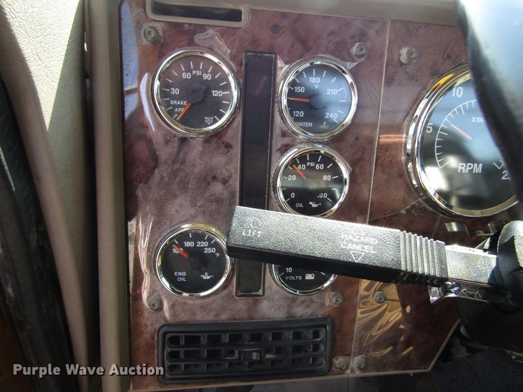 image for item DH2557 2006 International 5900i semi truck