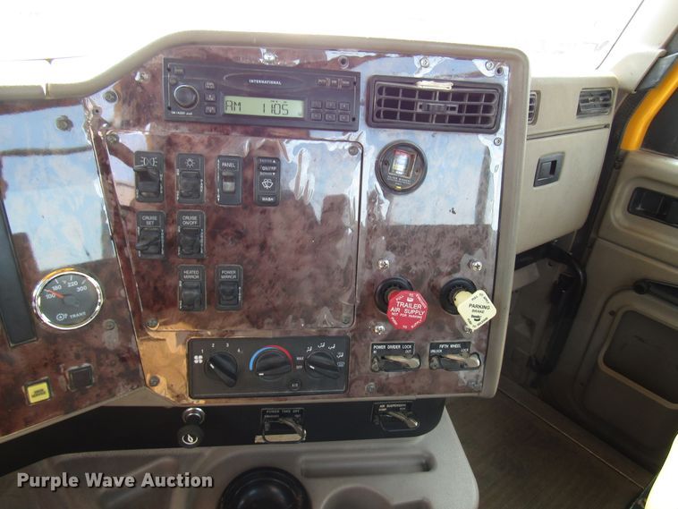 image for item DH2557 2006 International 5900i semi truck