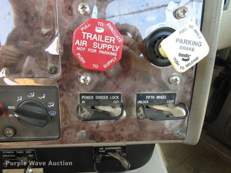 image for item DH2557 2006 International 5900i semi truck