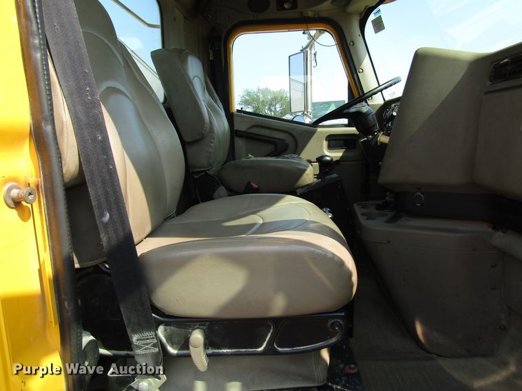 image for item DH2557 2006 International 5900i semi truck