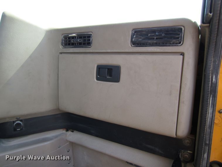 image for item DH2557 2006 International 5900i semi truck