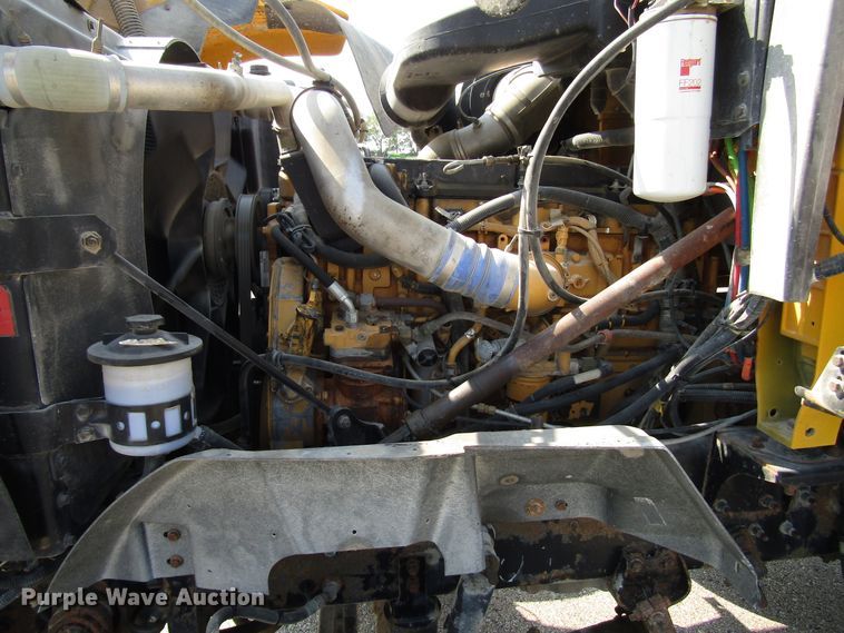 image for item DH2557 2006 International 5900i semi truck