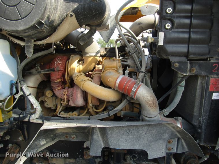 image for item DH2557 2006 International 5900i semi truck