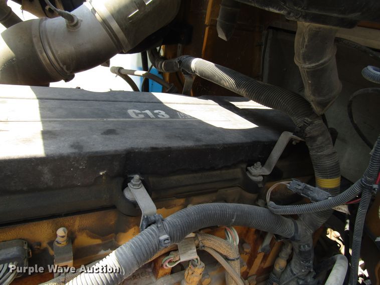 image for item DH2557 2006 International 5900i semi truck