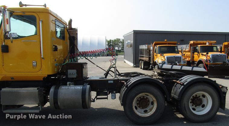 image for item DH2557 2006 International 5900i semi truck