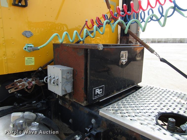 image for item DH2557 2006 International 5900i semi truck