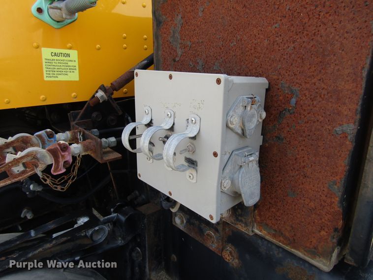 image for item DH2557 2006 International 5900i semi truck