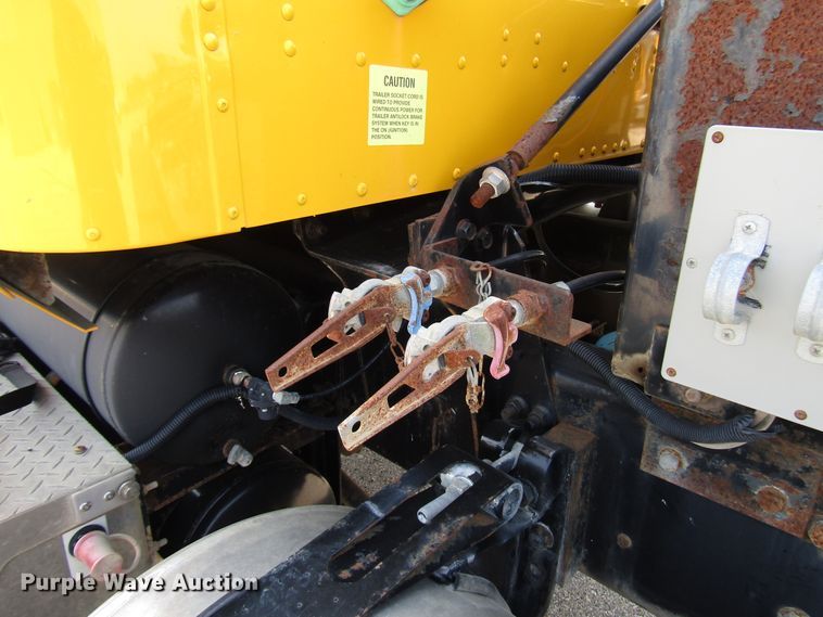 image for item DH2557 2006 International 5900i semi truck