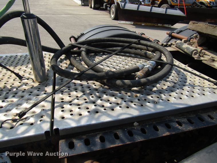 image for item DH2557 2006 International 5900i semi truck