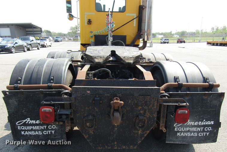 image for item DH2557 2006 International 5900i semi truck