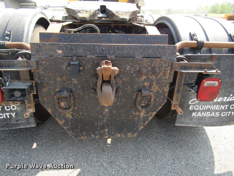 image for item DH2557 2006 International 5900i semi truck