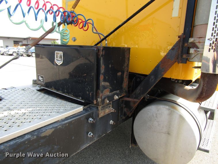 image for item DH2557 2006 International 5900i semi truck