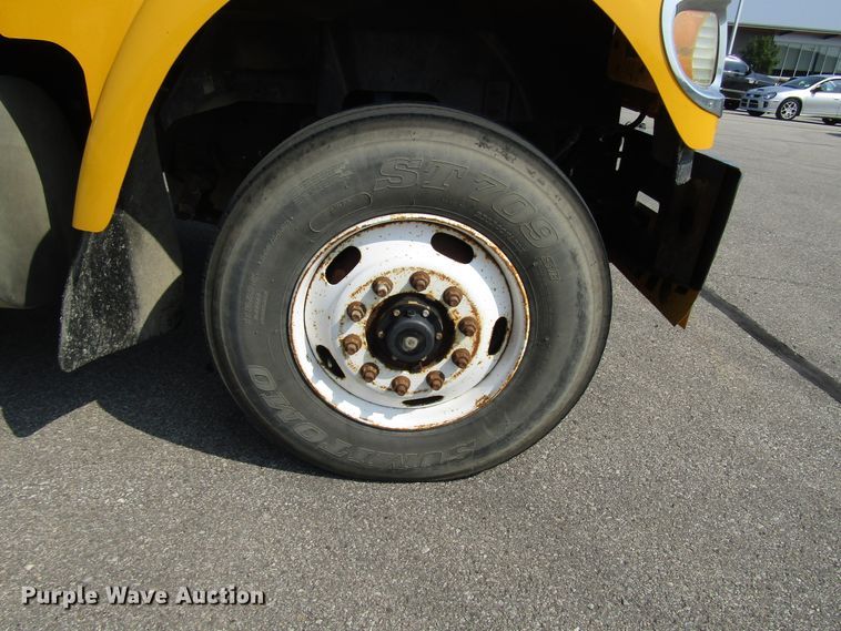 image for item DH2557 2006 International 5900i semi truck