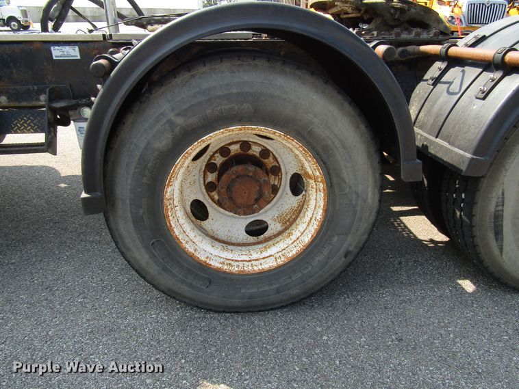 image for item DH2557 2006 International 5900i semi truck